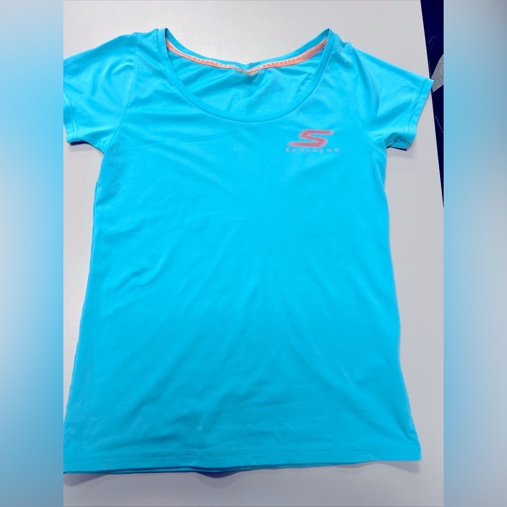Skechers Women’s Size S Light Blue Shirt Activewear Athletic Top Short Sleeve